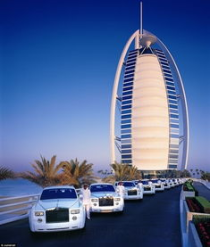 迪拜帆船酒店简介,迪拜帆船酒店，又称阿拉伯塔，是位于阿拉伯联合酋长国迪拜的一家豪华酒店